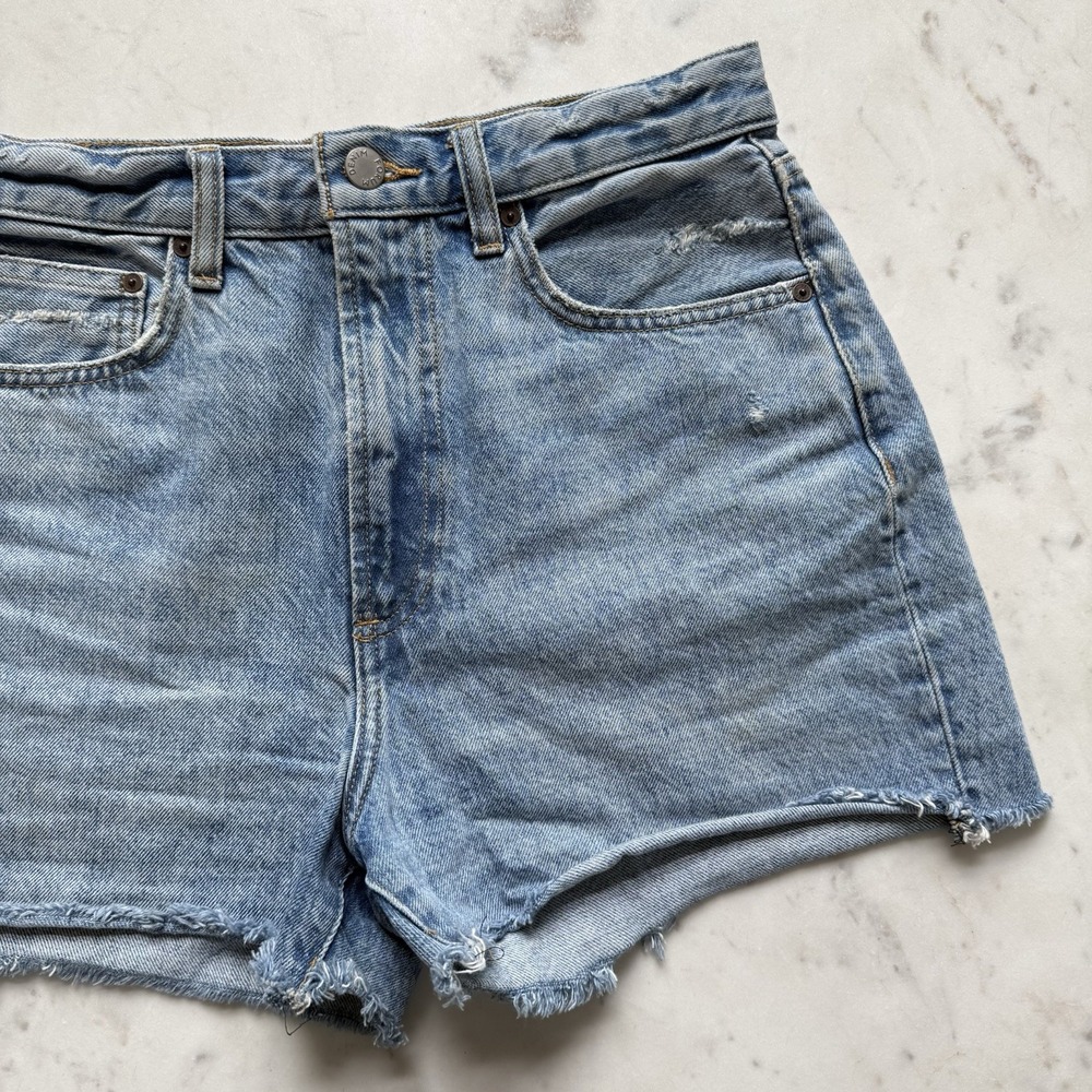 Aritzia Denim Forum The Boyfriend Loose Shorts $68 Denim Blue Size 26 Raw Hem